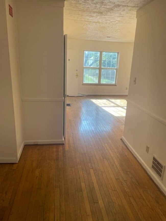 Building Photo - 345 Mayfair Blvd
