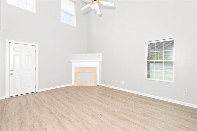 Foto del edificio - 5604 Windfall Ln