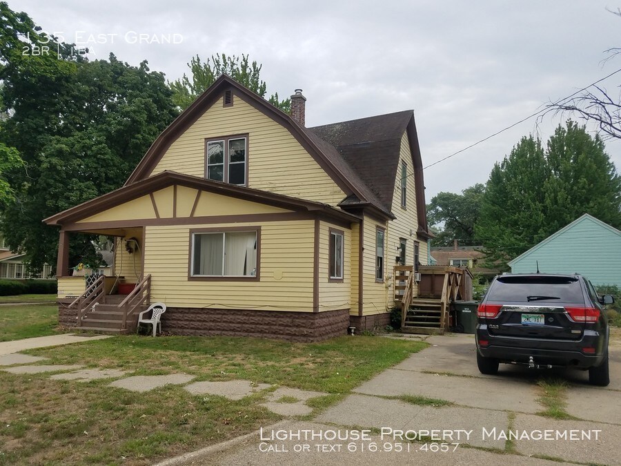 Primary Photo - Two Bedroom Duplex in Muskegon