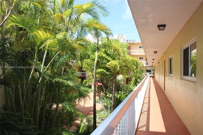 Foto del edificio - 7705 Camino Real