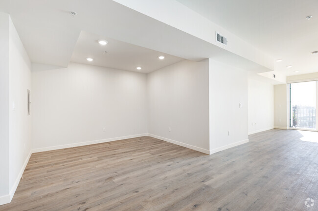 503 - 1BR, 1.5BA - 924SF - 2783 Francis Ave