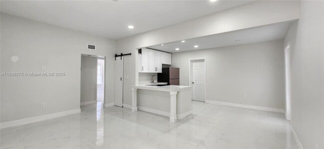 Building Photo - 830 NE 143rd St