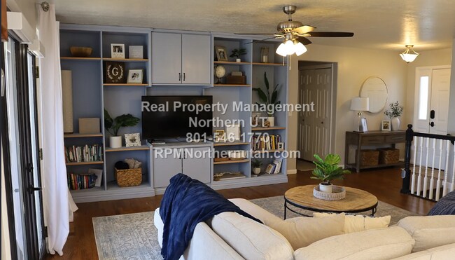 Foto del edificio - Large 5 bedroom home coming available in Layton