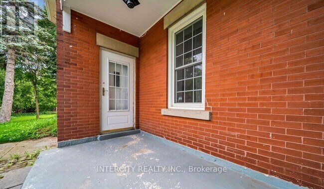 Photo du bâtiment - 8731 WELLINGTON Rd
