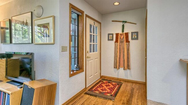 Foto del edificio - Serene 3 bed/2 bath home in beautiful gard...