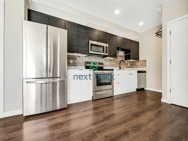 Foto del edificio - 2 Bed 2 Bath Spacious Townhome