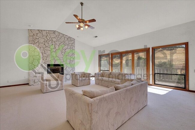 Building Photo - 3556 Mesa Verdes Dr