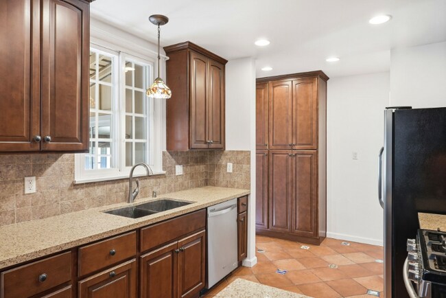 Foto del edificio - 1808 N Edison Blvd