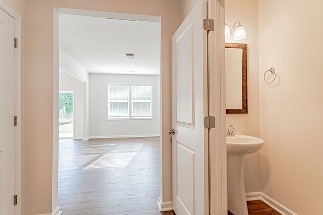 Building Photo - Townhome in Peachtree Park in Duncan