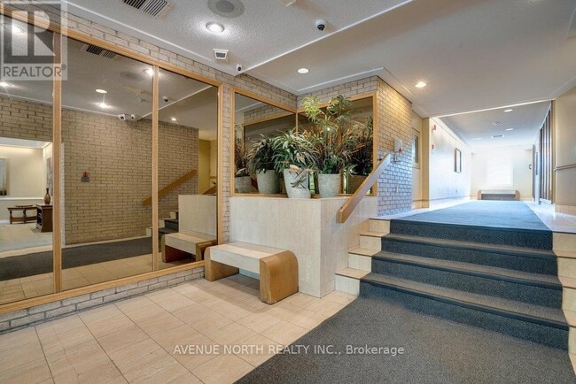Building Photo - 1100 Ambleside Dr