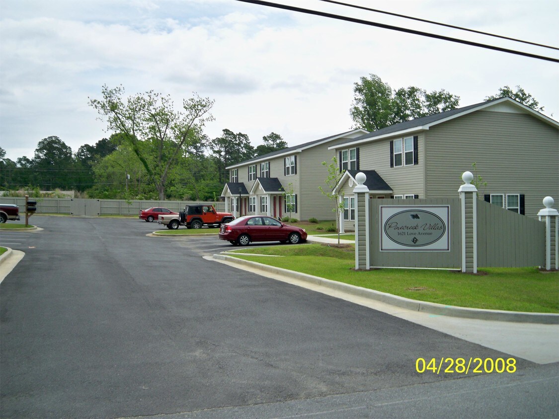 Primary Photo - 1621 Love Ave