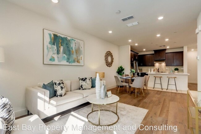 Building Photo - 3 br, 3.5 bath House - 668 Amalfi Loop