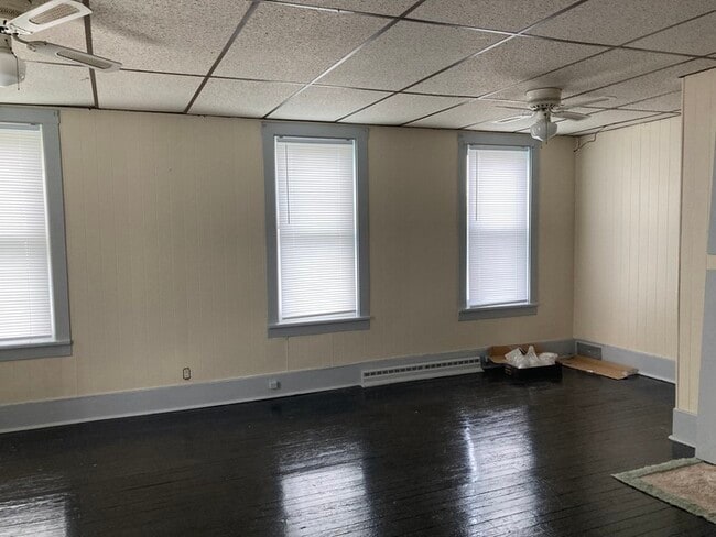 Building Photo - 3 Bedroom Duplex