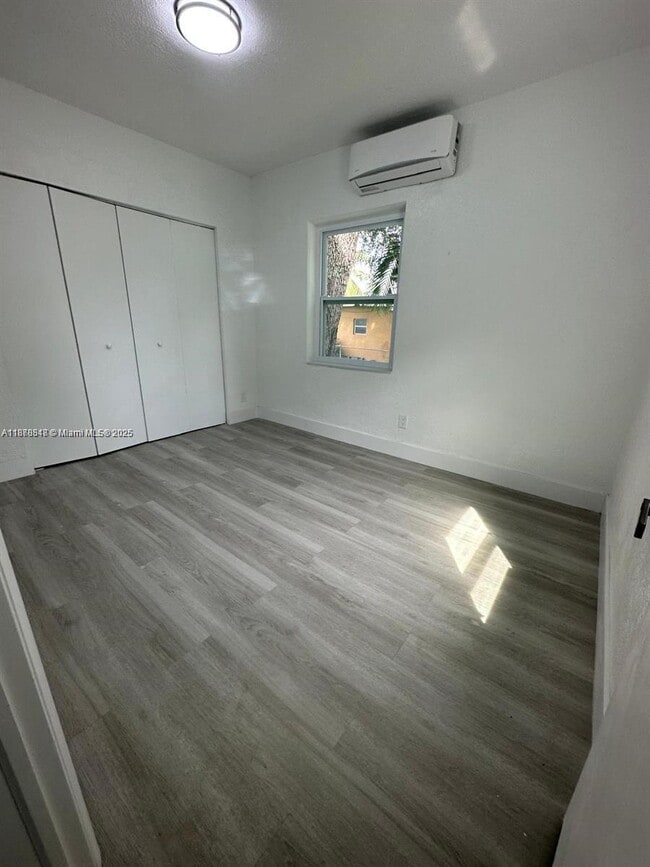 Foto del edificio - 1090 NW 77th St