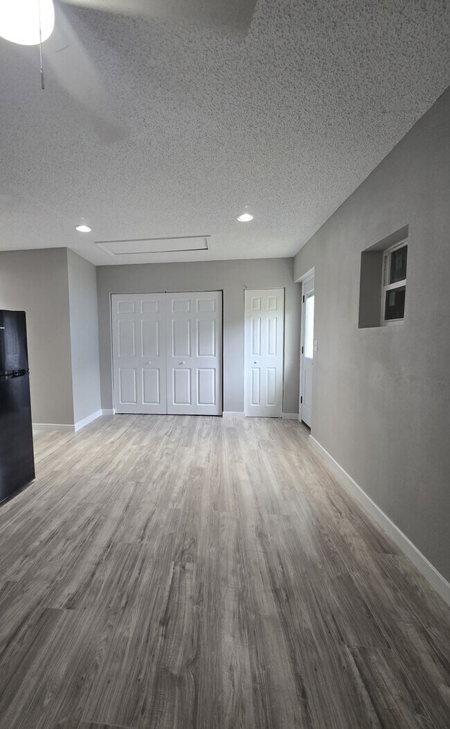 Foto del edificio - EFFICIENCY IN DELTONA AVAILABLE NOW, UTILI...