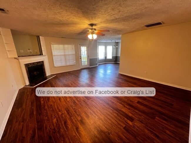 Building Photo - Clover Meadow- Sandspur Court