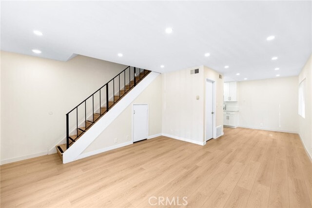 Building Photo - 333 Riverdale Dr