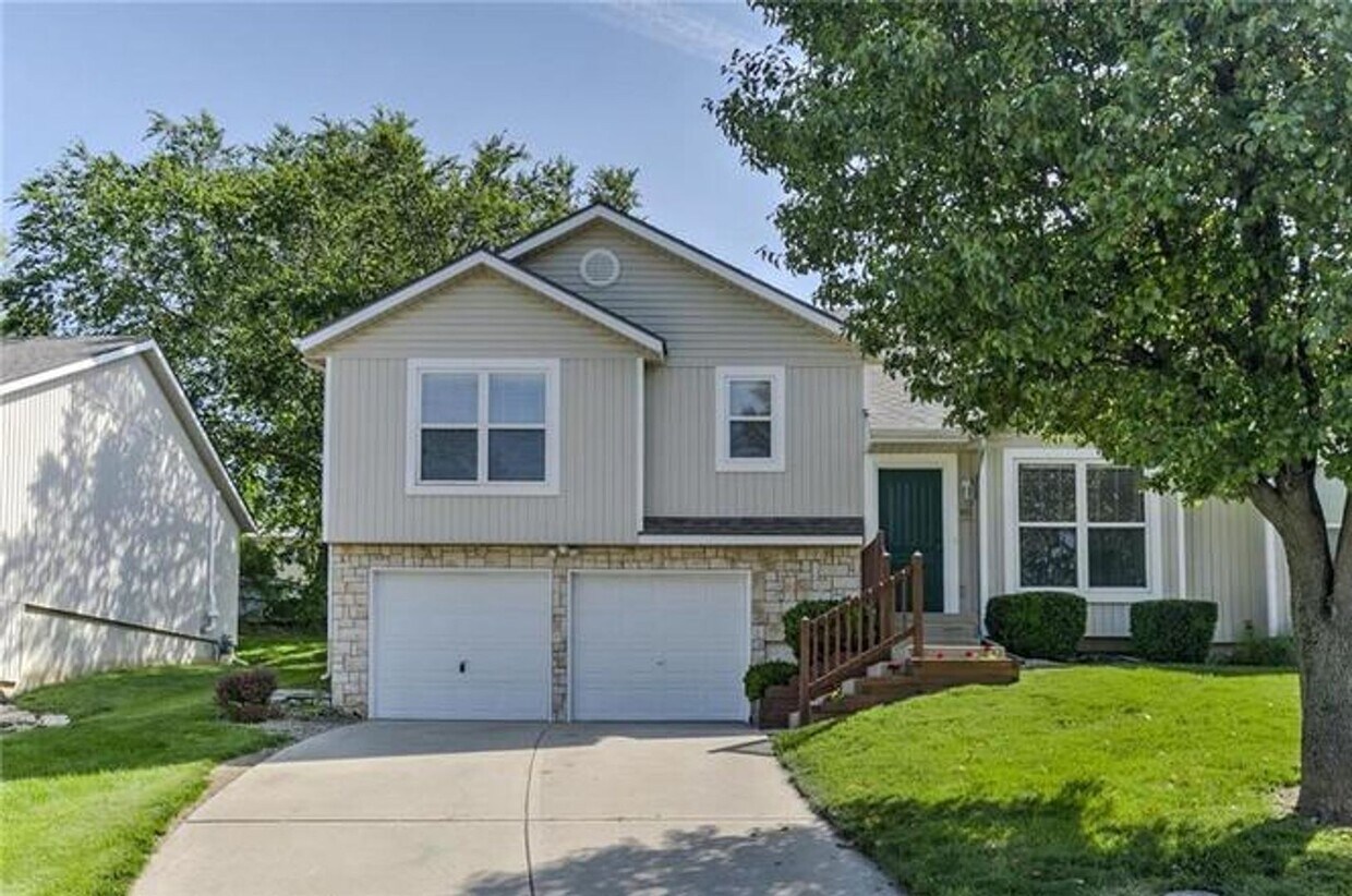 923 Fontana Ave Unit 1, Platte City, MO 64079 Room for Rent in Platte