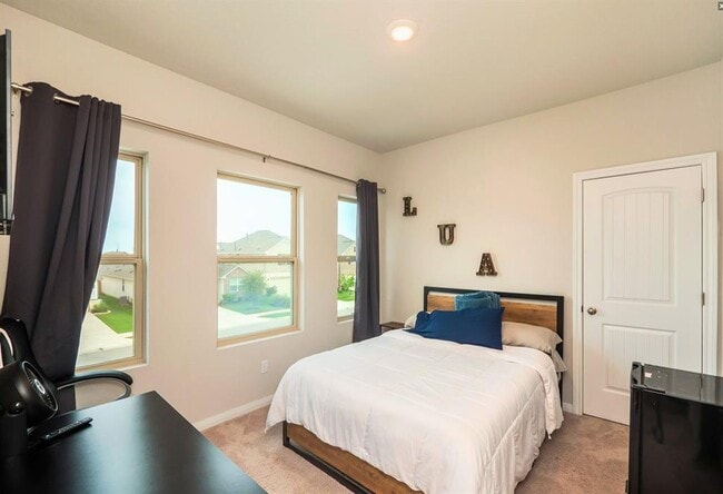 Building Photo - 111 Lyrebird Ln