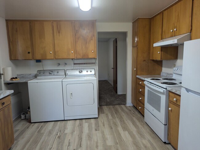 Building Photo - 2 Bedroom Pet-friendly Clarkston Apartment...