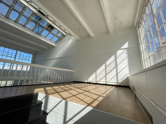 Foto del edificio - 6221 Hollis St