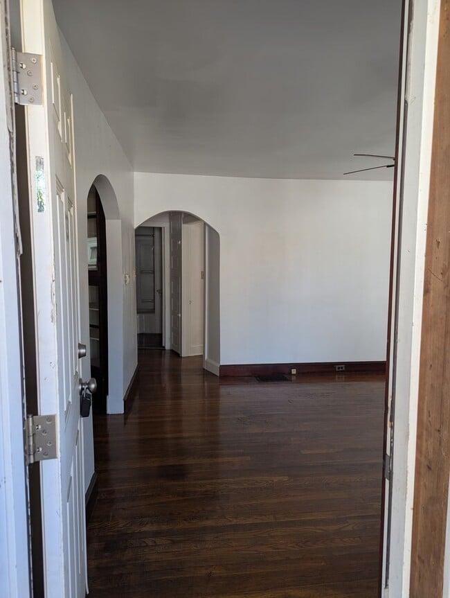 Foto del edificio - 131 1/2-131-132 E Pleasant St