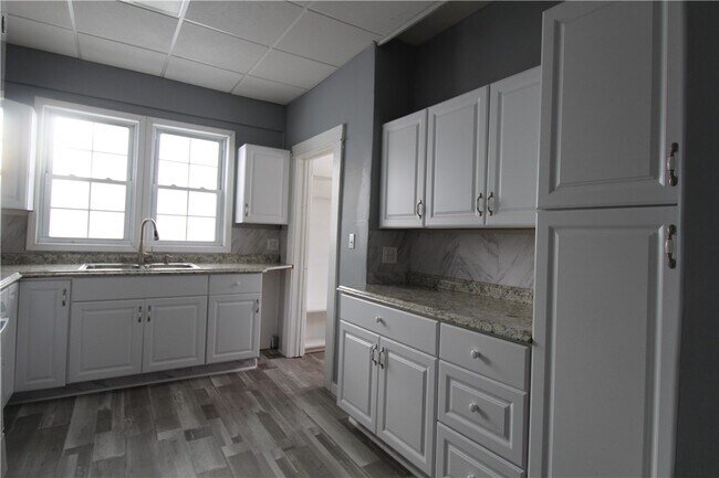 Foto del edificio - 249 Princeton Ave