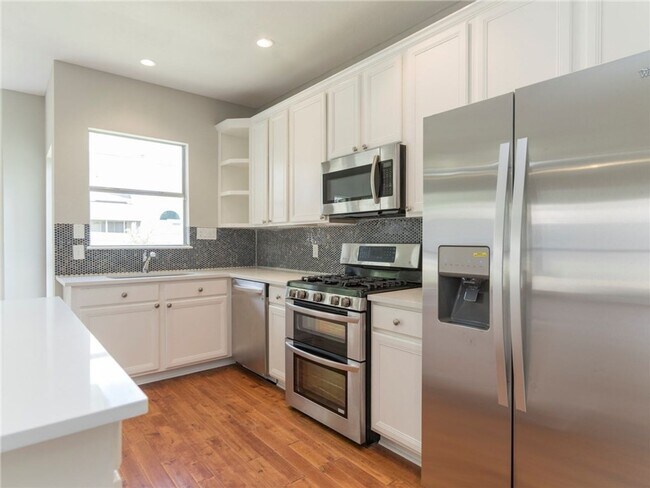 Foto del edificio - Gorgeous 3 bedroom, 2 story home!