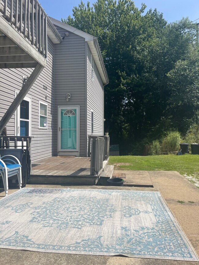 Building Photo - 120 Willow St