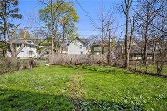 Building Photo - 150 Gardiner Ave
