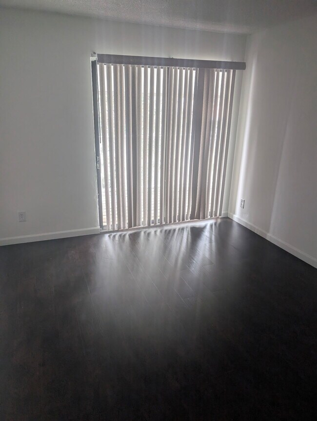 Foto del edificio - 921 S Walden St