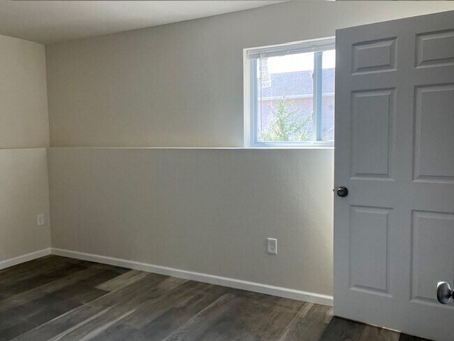 Building Photo - 3 Bedroom Duplex