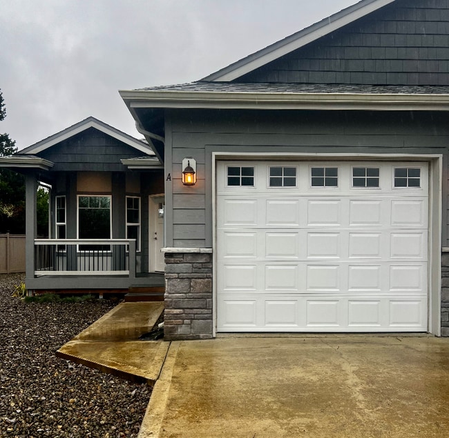 Building Photo - 531 Sunset Ave NE