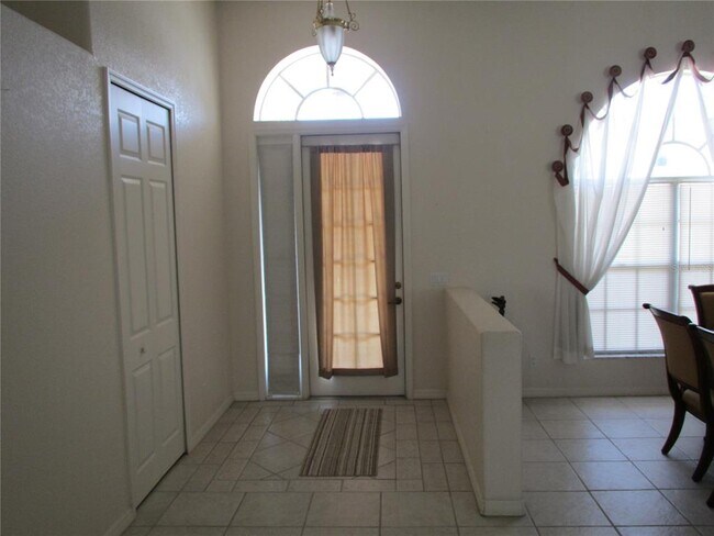 Foto del edificio - 23404 Peachland Blvd