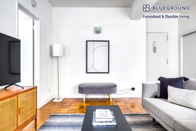 Building Photo - 132 E 45th St