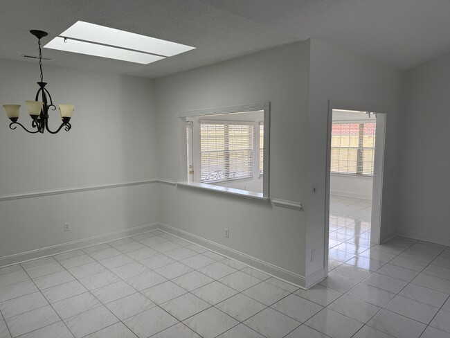 Photo - 1107 Avenshire Cir House