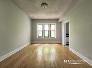 Building Photo - 3523 N Racine Ave