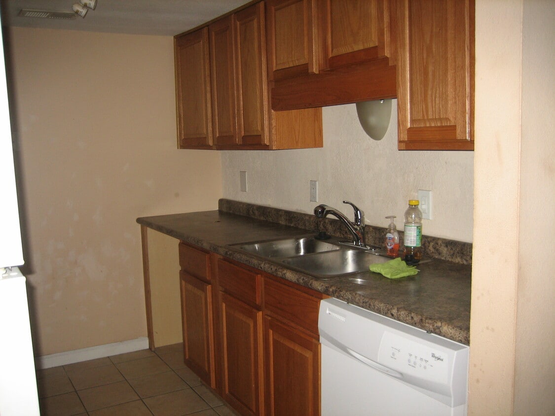 Foto principal - 8849 Old Kings Rd S