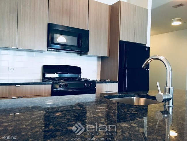 Foto del edificio - 2500 N Clybourn Ave
