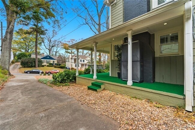 Building Photo - 302 Hascall Rd NW