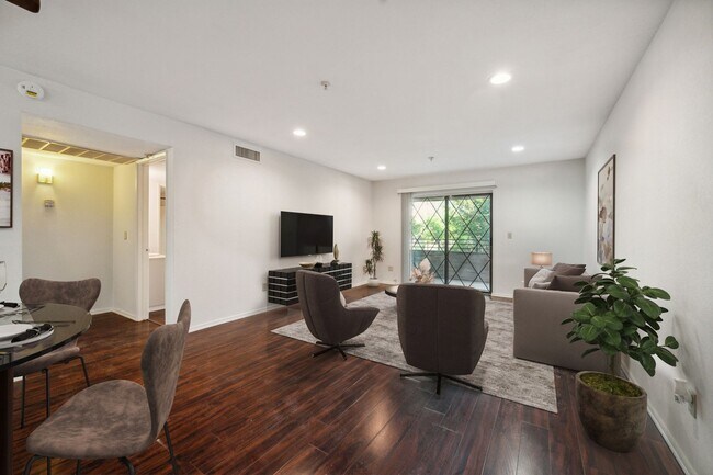 Building Photo - 2 Bed 2 Bath Condo in Old Town Scottsdale