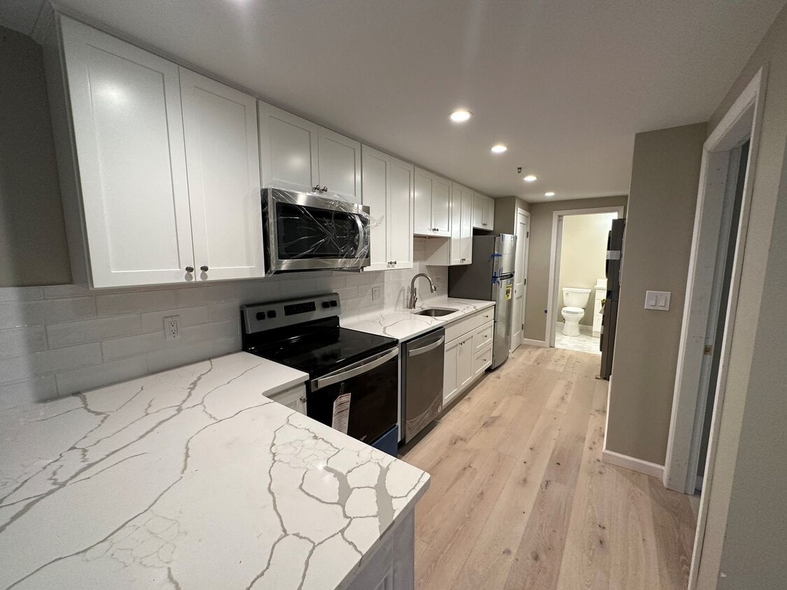 On Winthrop Beach - In unit Free Laundry -... - On Winthrop Beach - In unit Free Laundry -...