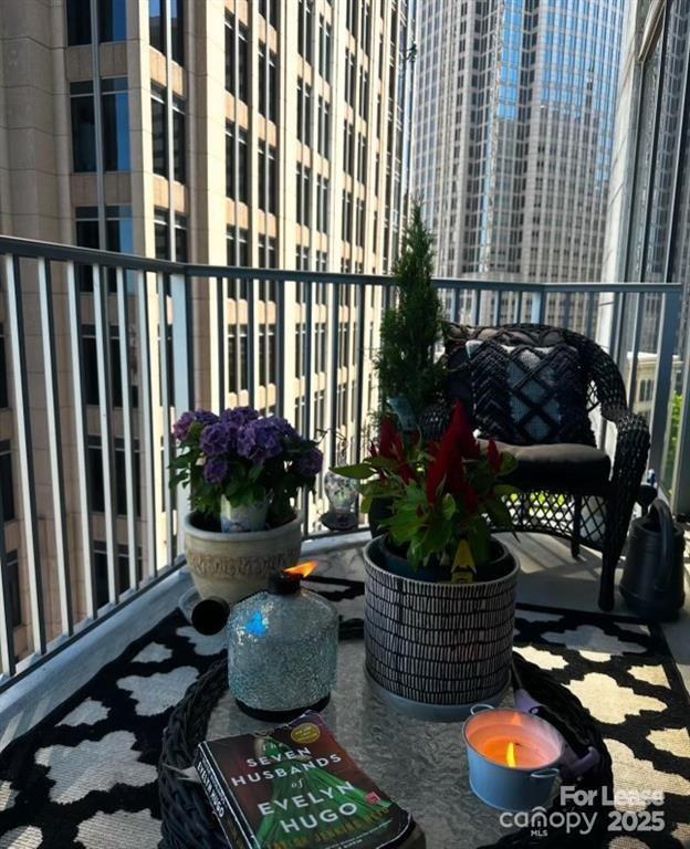 Foto del edificio - 210 N Church St