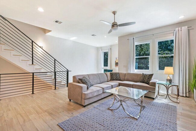 Building Photo - 3709 Bienville St