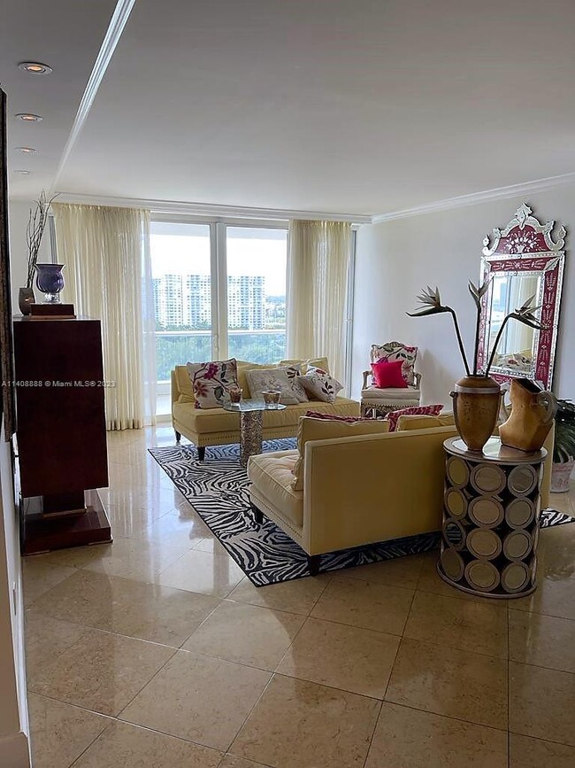 Foto del edificio - 7000 Island Blvd
