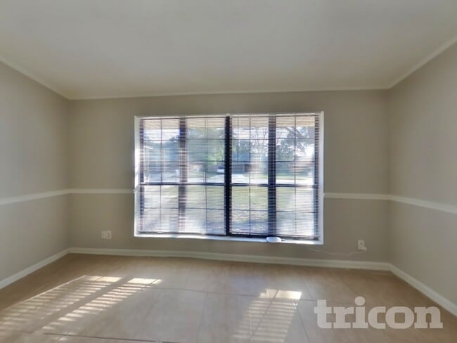 Building Photo - 7937 Dwyer Dr