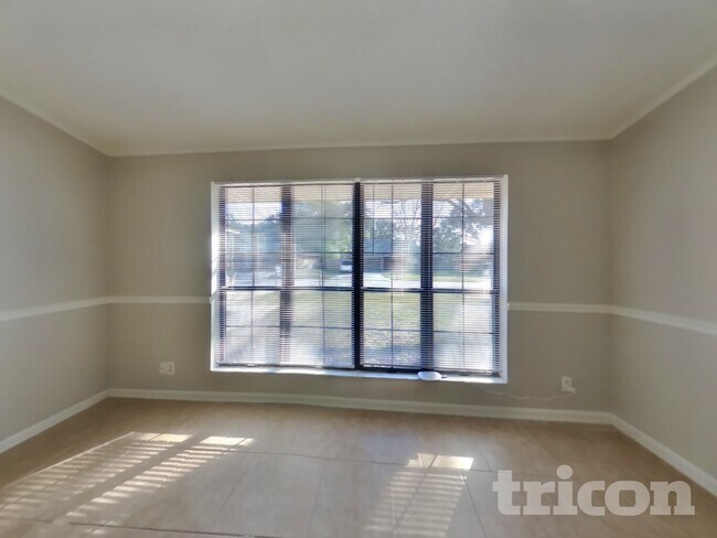 Foto del edificio - 7937 Dwyer Dr