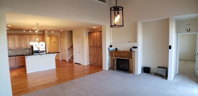 Building Photo - 2354 Robindale Way