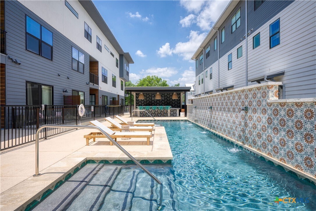 Primary Photo - 1208 N Academy Ave