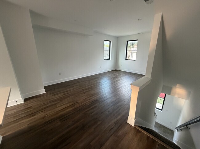 Foto del edificio - 351 Loeffler Ave